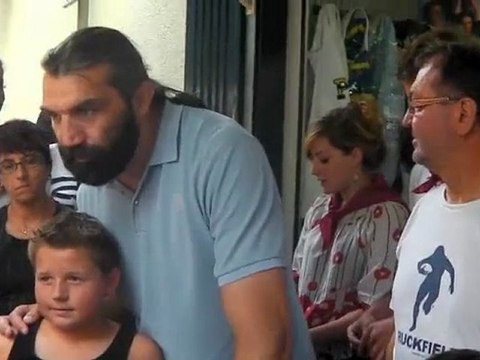Sébastien Chabal dans les rues de Bergerac