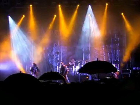 DVD CHIEN A PLUMES 2011 / EXTRAIT N°4 ... Apocalyptica rencontre Katzenjammer