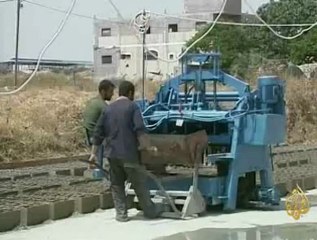 تحويل الأنقاض إلى مواد بناء في غزة