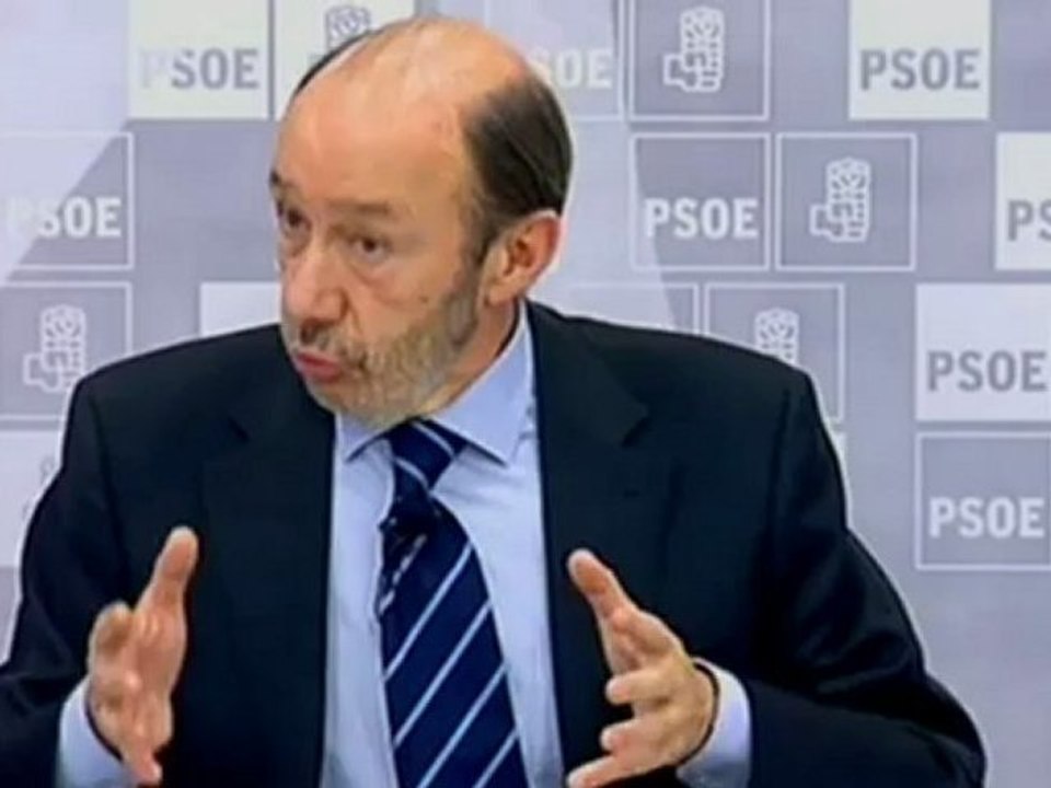 Rubalcaba: "Si el Gobierno decide pedir el rescate, no pueden pagar justos por pecadores"
