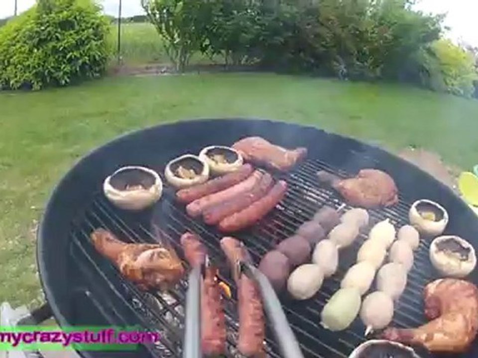 Pince barbecue magique à retournement automatique - Mycrazystuff.com -  Vidéo Dailymotion