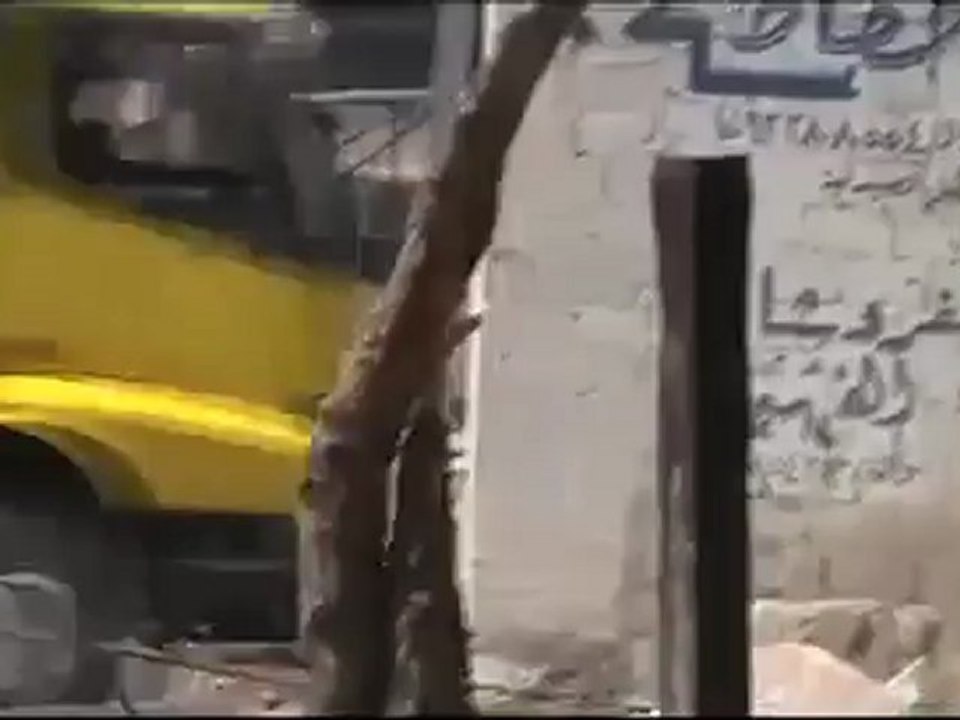 Syria فري برس  حماة  المحتلة الدبابات تقتحم حي الاربعين 10 6 2012 Hama