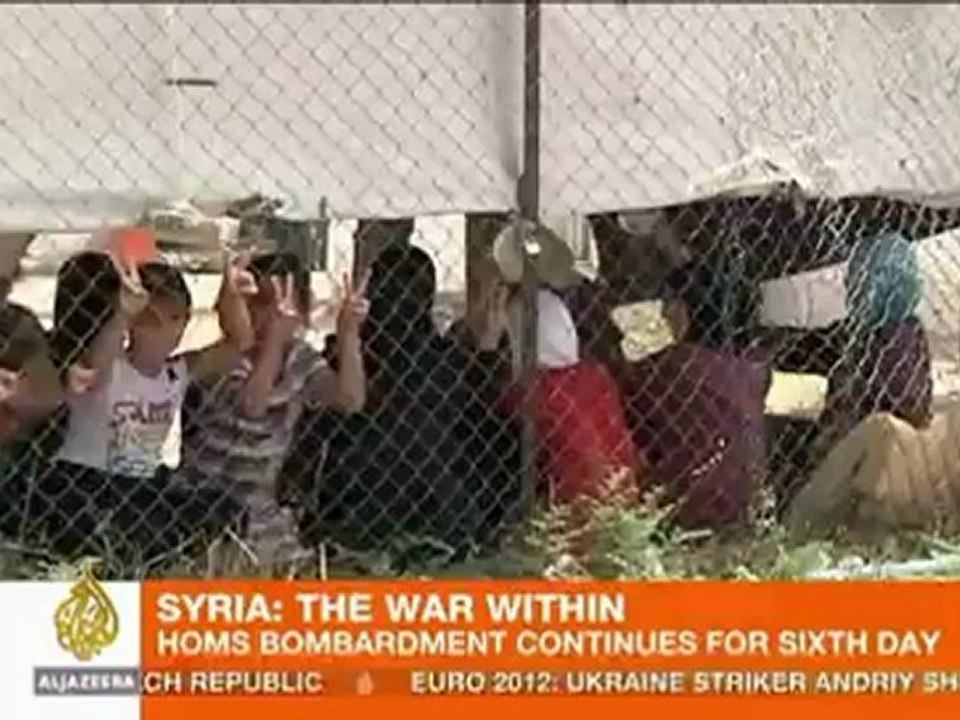 Civilians 'trapped in besieged Homs'