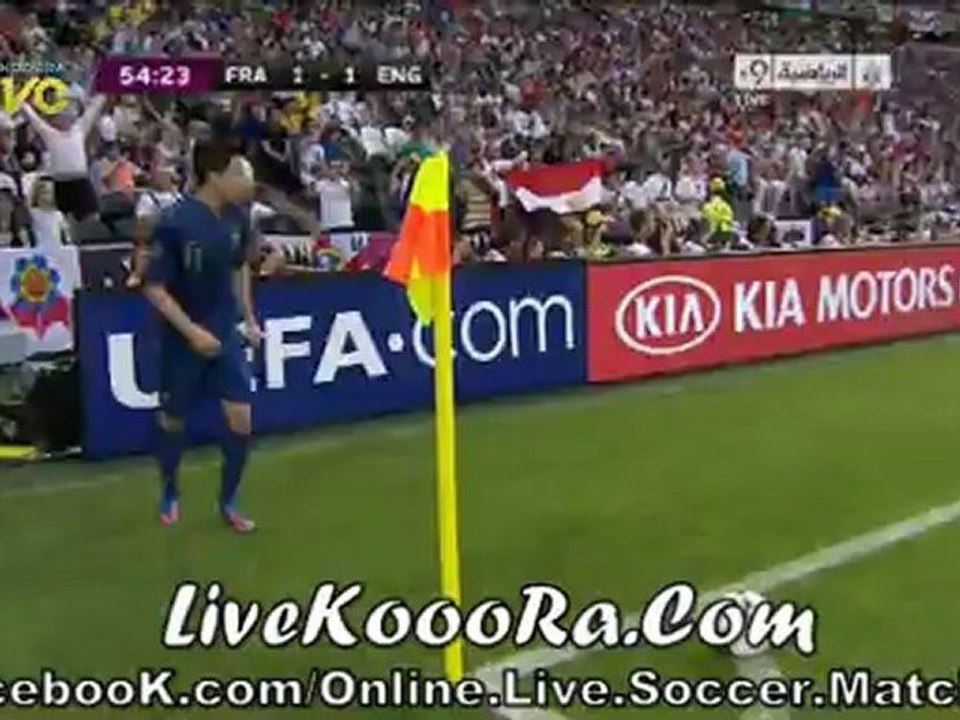 علم مصر يظهر فى مباراه فرنسا ضد انجلترا