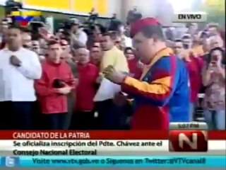 (VÍDEO) Presidente Chávez ya inscribió su candidatura en el CNE