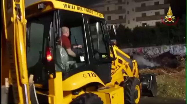 Avellino - Incendio deposito stoccaggio rifiuti 2 (08.06.12)