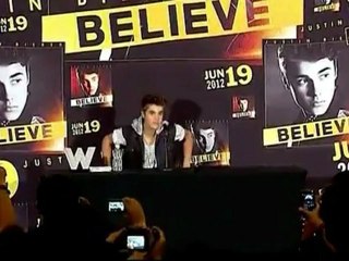Justin Bieber holds conference before Mexico concert