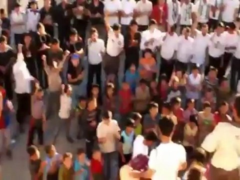 Syria فري برس ادلب معرة حرمة مظاهرة مسائية مع لوحات باسماء بعض المجازر11 6 2012 Idlib