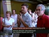 ÖĞRETMENLER BAKAN DİNÇER'İ PROTESTO ETTİ.