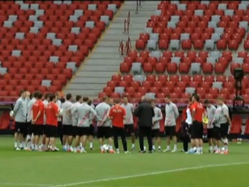 Konzentrierte Polen beim Abschlusstraining