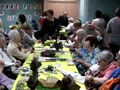 fête des mères: visite des élus Catésiens à la maison de retraite et à la maternité