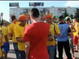 Los aficionados suecos llenan Ucrania de colorido