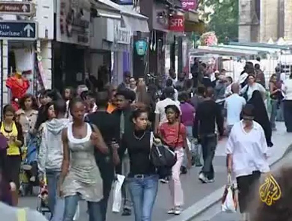 المعارضة الفرنسية تطعن في قانون الهجرة