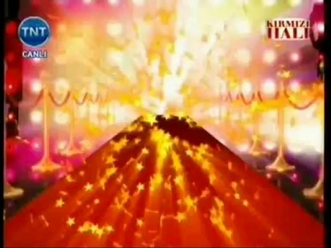 Kenan İmirzalıoğlu gelin arabasını tinercilerden kurtardı!