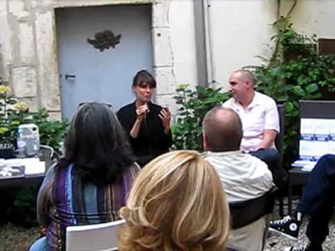 Nathalie Léger à la Librairie Des livres et des hommes à Beaune (21) le 8 juin 2012 pour son livre Supplément à la vie de Barbara Loden (POL) - Prix du Livre Inter 2012