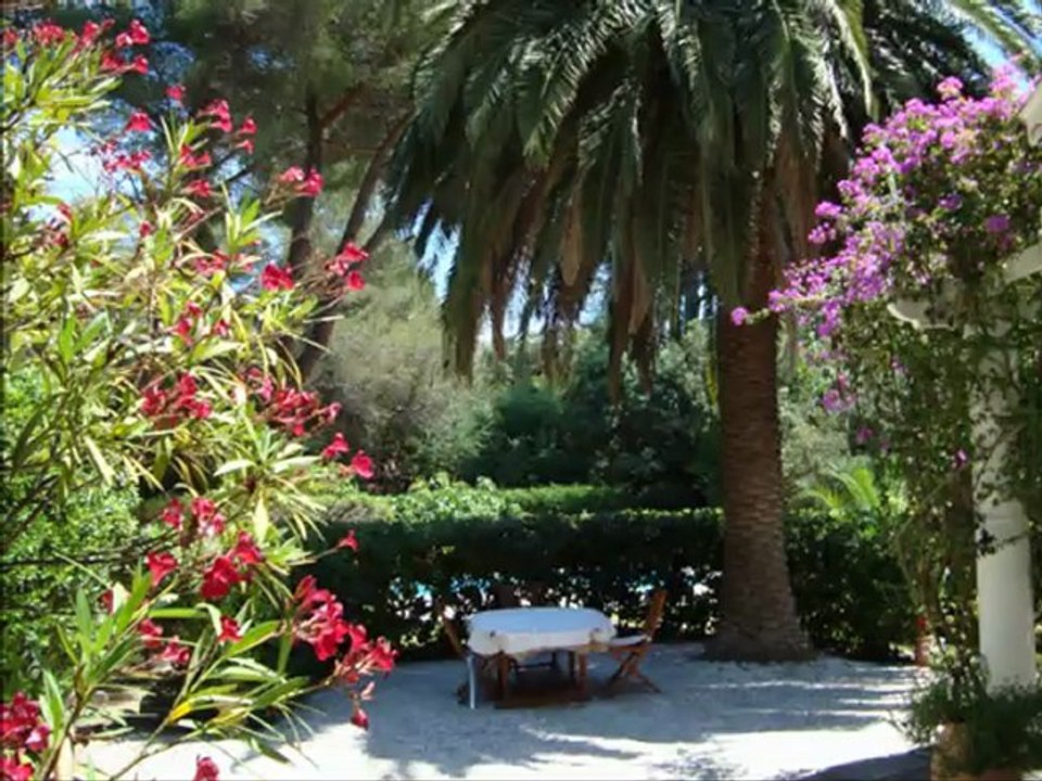 VENDUE Maison de charme Parc arboré 1085 m2 piscine proche plage Bonporteau CAVALAIRE Réf 90vm