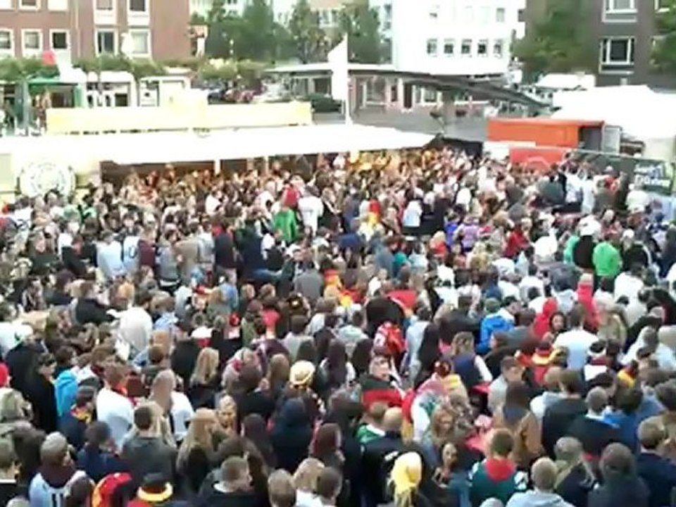 EM -Public Viewing - Deutschland - Portugal - Kaiserplatz Düren