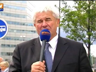 Tweet de Trierweiler : la droite ironise sur le mélange des genres