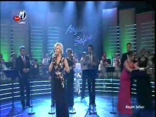 Ayşe İnak Ekiz-Evlerinin Önü Boyalı Direk