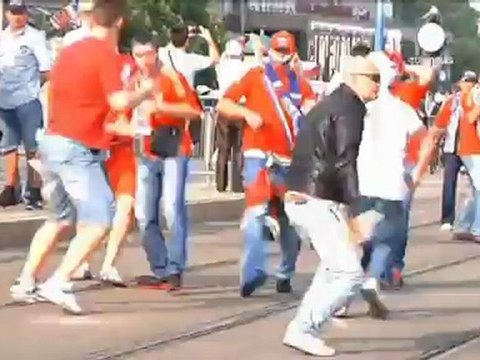 Violencia entre hinchas polacos y rusos en Varsovia...