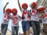 Las aficiones de Rusia y Polonia llenan de color Varsovia