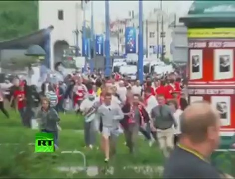 Russians and polish fans fights in Warsaw before match