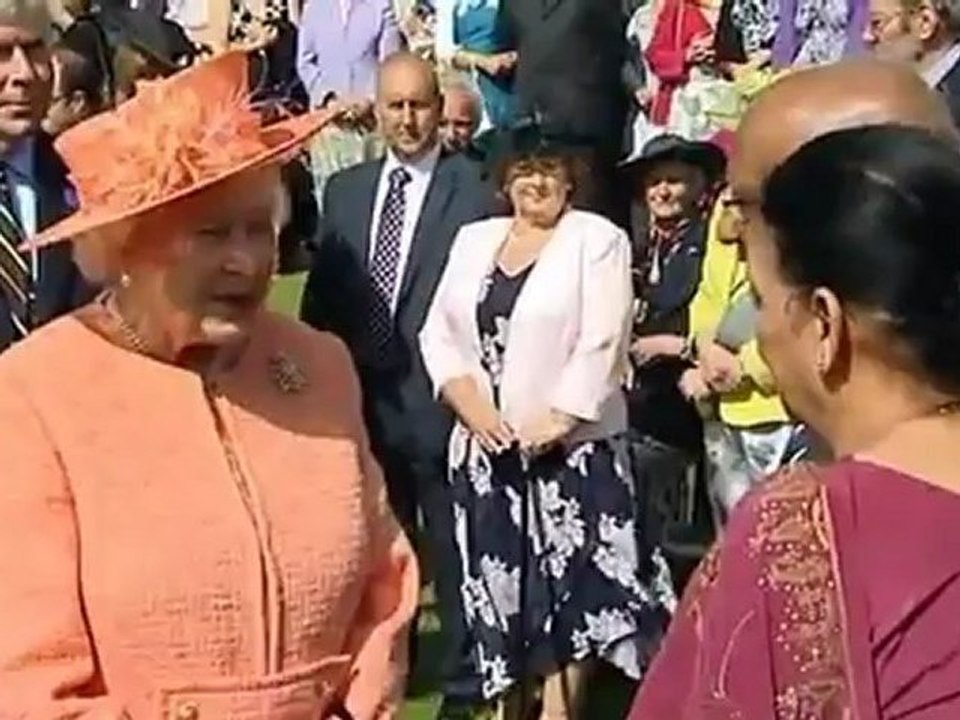 Queen hosts Jubilee garden party