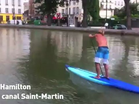 Laird Hamilton navigue sur le canal Saint Martin