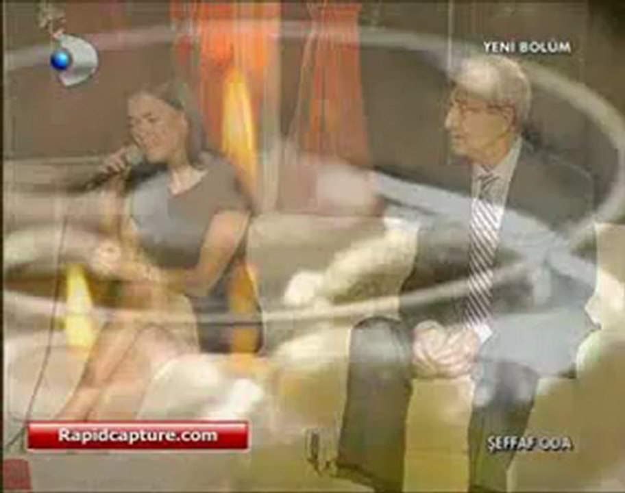 Şevval  SAM  " KOKLASAM  SAÇLARINI"
