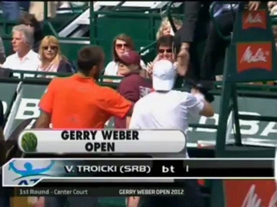 Halle - Troicki vence a Becker