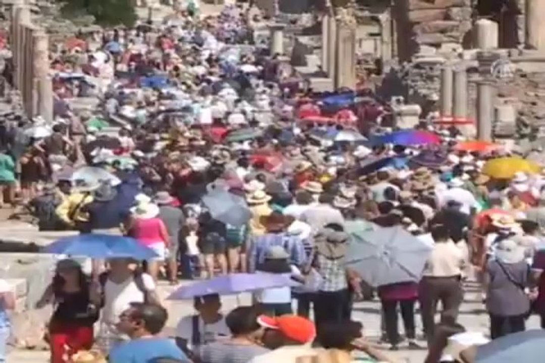Kuşadası devleri ağarlıyor