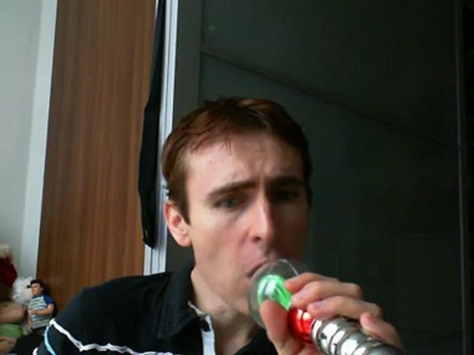 Wiwi égratigne "love will tear us apart" de Joy Division