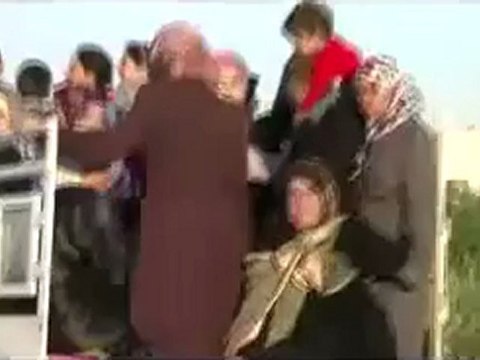 Syria فري برس الحولة يستمر نزوح الناس خوفا من القصف13 6 2012 Homs