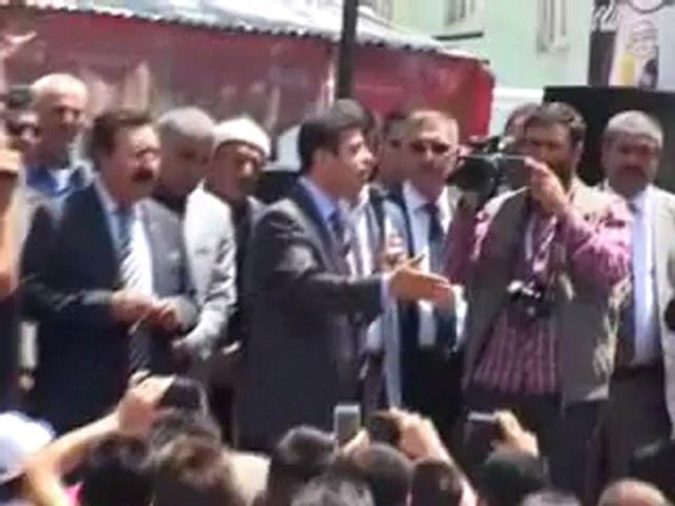 Bir halkın anadili asla seçmeli ders olarak verilemez!