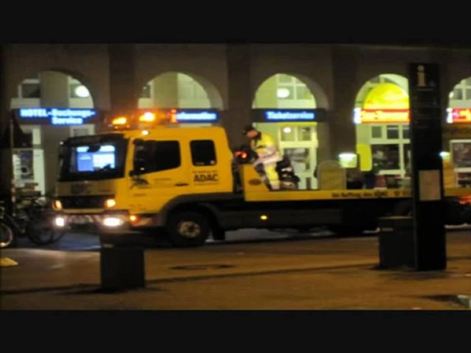 A1-A2 Hörtext Motorroller wird abgeschleppt