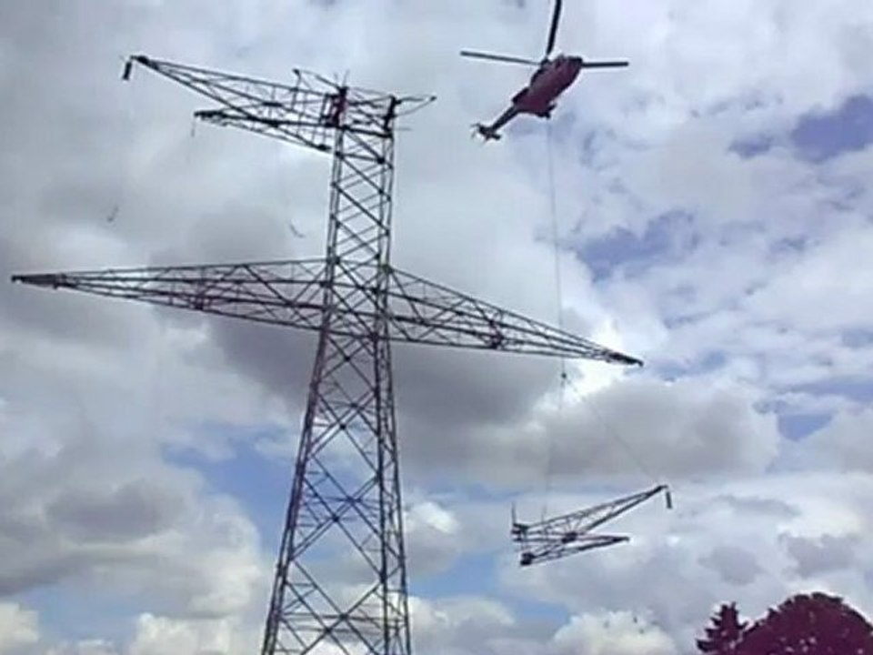 THT Cotentin Maine - Pose des éléments des pylônes