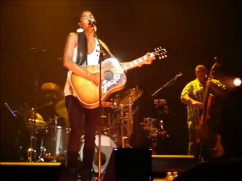 ayo I'm not afraid au café de la danse le 12/06/2012