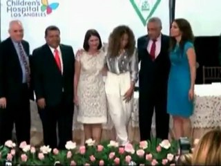 Jennifer Lopez helps Panama kids