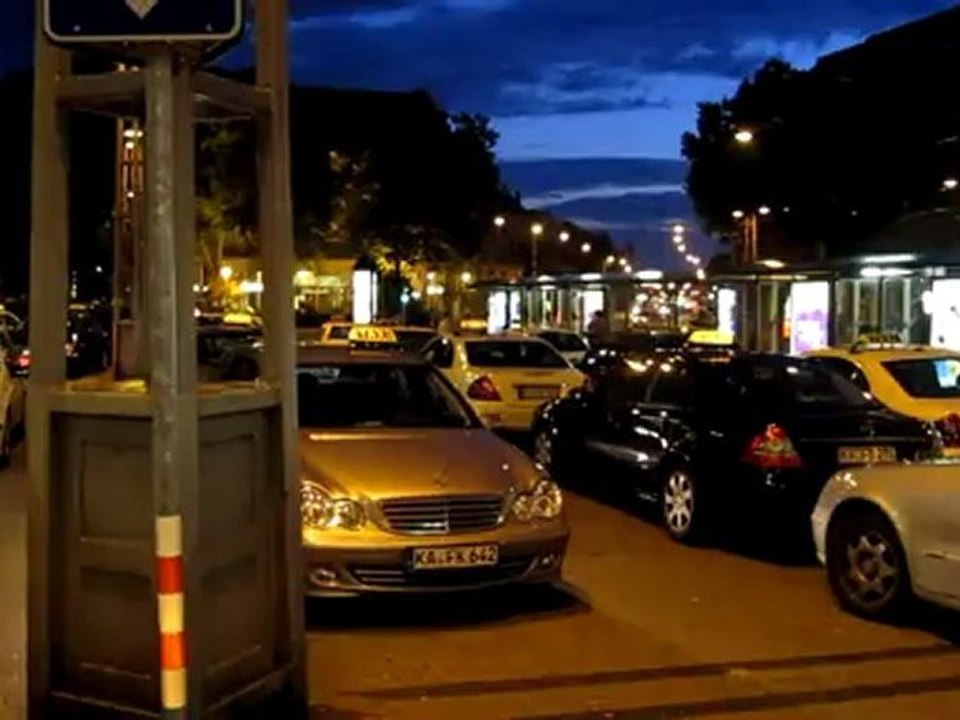 A1 Hörtext A1 Bahnhofsvorplatz Auf Durchreise Hotelzimmersuche 01