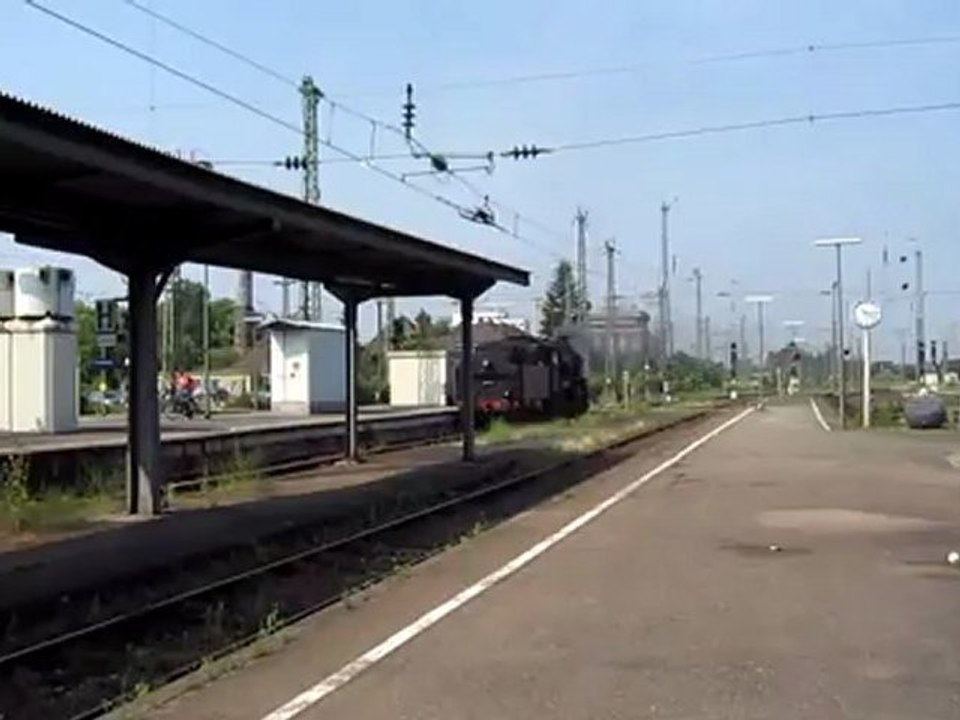 historische Dampflok in KA Hbf 01