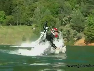 Este particular vehículo lo puede hacer sentir como James Bond