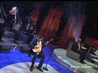 Erdal  ERZİNCAN  "AŞAĞIDAN  GELİR"
