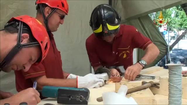 Mirandola (MO) - Terremoto - Recupero statua Madonna (12.06.12)