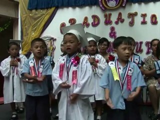 'Angel of the dump' transforms lives in the Philippines