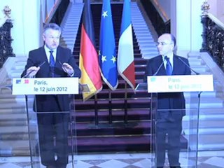 Bernard Cazeneuve reçoit son homologue allemand Michael Link à Paris (12.06.2012)