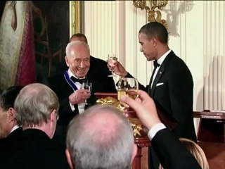Obama condecora a Simón Peres con la "Medalla de la Libertad"