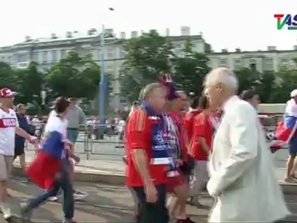 Pseudokibice mu nie straszni ;) - Janusz Korwin-Mikke!