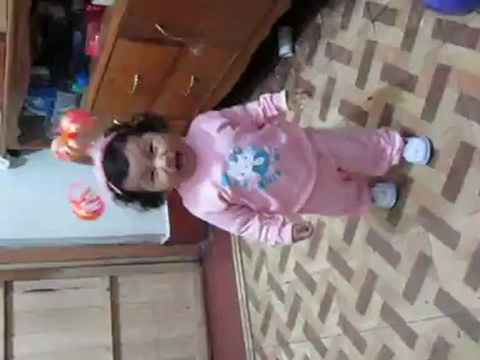 HABER DANAE A QUIEN QUIERES MAS A PAPA O MAMA  DEMUESTRALO..