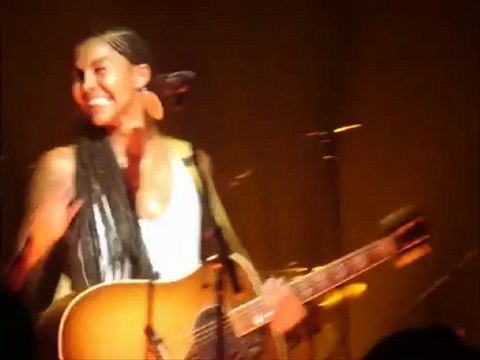 ayo down on my knees au café de la danse le 12/06/2012