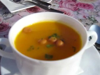 A1 Hörtext Tagesessen Vorspeise Kürbiscremesuppe-Suppe
